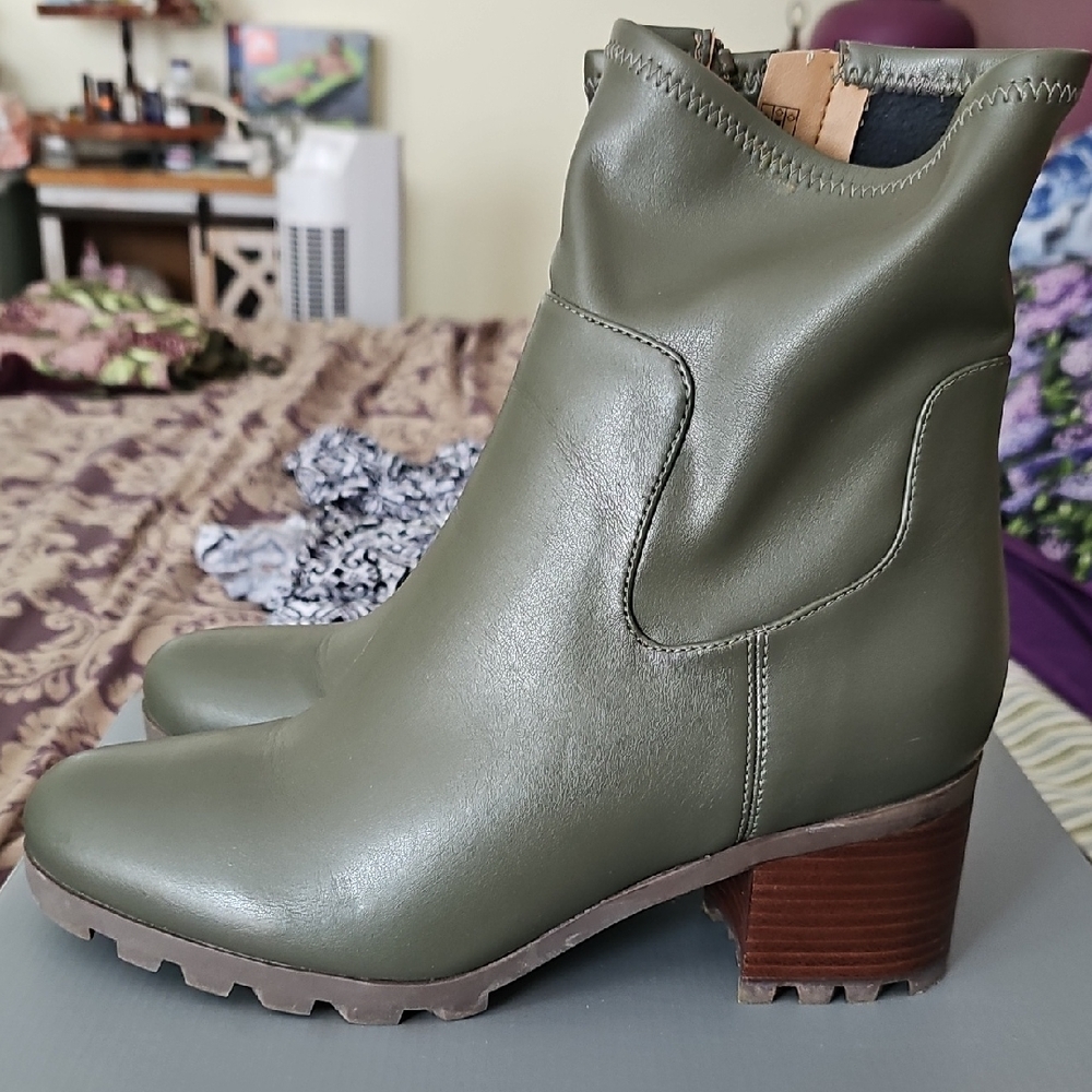 Vionic Green Heeled Boots with Block Heel Size 11